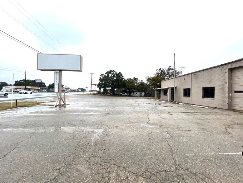 More Photos Of 2440 E Highway 377, Granbury Light Distribution For Sale