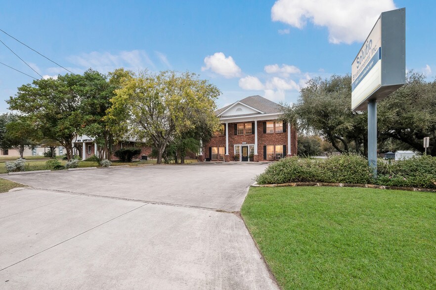 More Photos Of 13003 Jones Maltsberger Rd, San Antonio Loft Creative Space For Lease