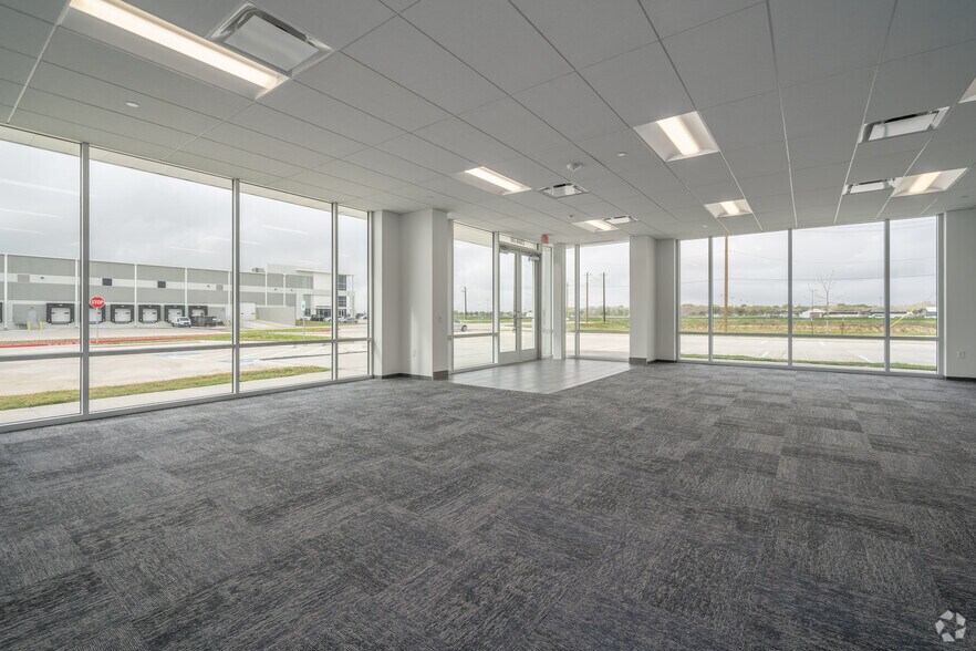 More Photos Of 2304 Reed Rd, Houston Distribution For Lease