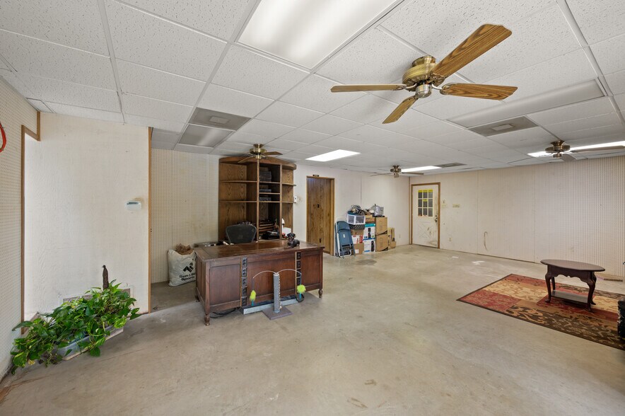 More Photos Of 7 Hills Rd, Newark Warehouse For Sale
