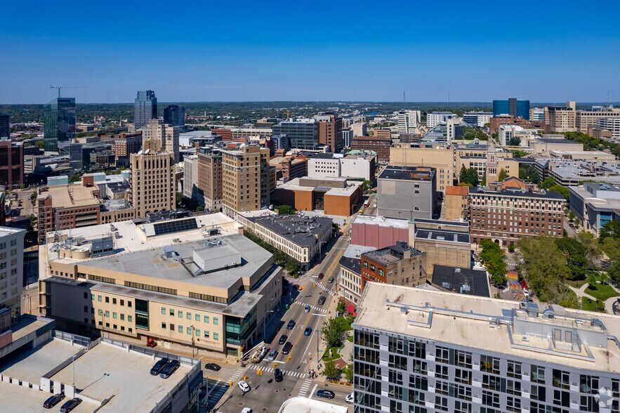 More Photos Of 40 Monroe Center St NW, Grand Rapids Storefront Retail Office For Sale