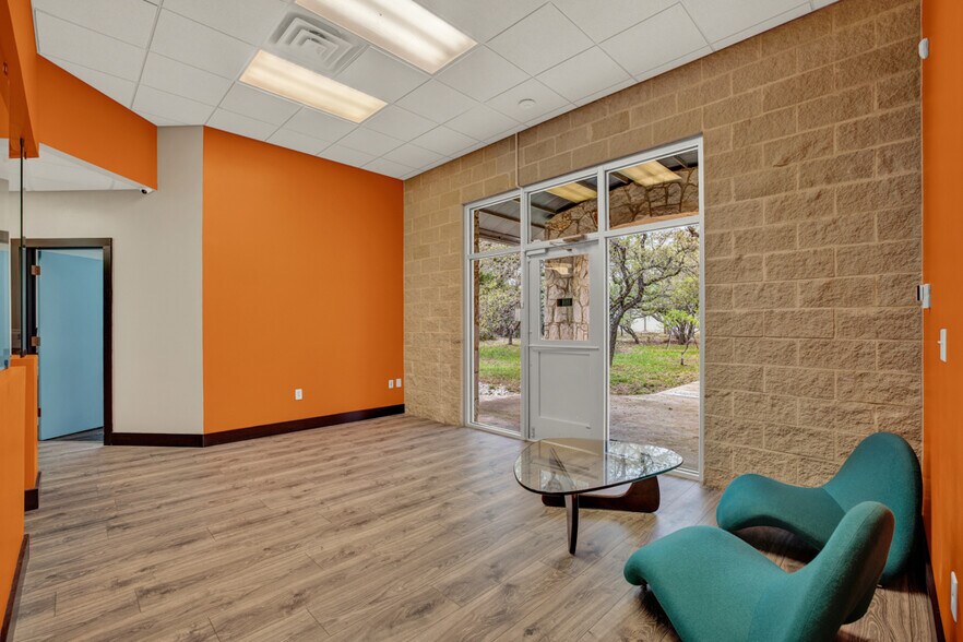 More Photos Of 30665 N Us Hwy 281, Bulverde Office For Sale