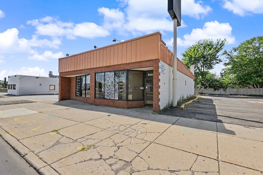More Photos Of 22976 Outer Dr, Dearborn Flex For Lease