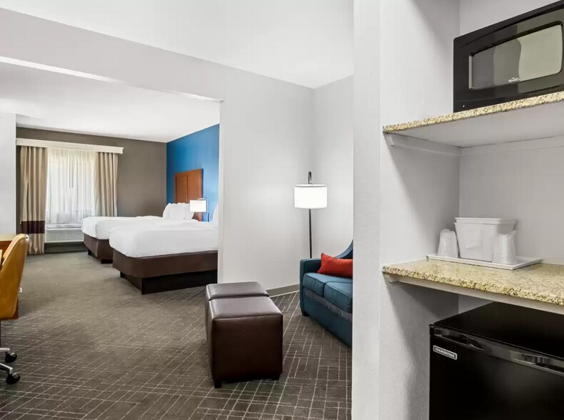 More Photos Of 200 Centennial Blvd, Lindale Hotel For Sale