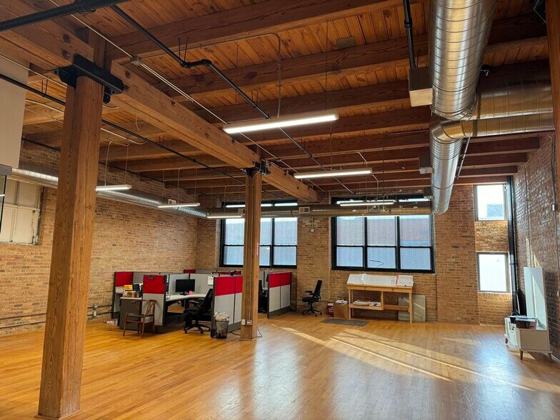 More Photos Of 1750 W Fulton St, Chicago Loft Creative Space For Lease
