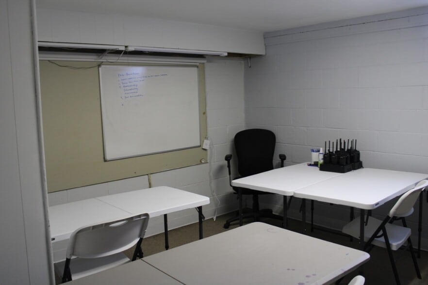 More Photos Of 867 High St, Worthington Office For Lease