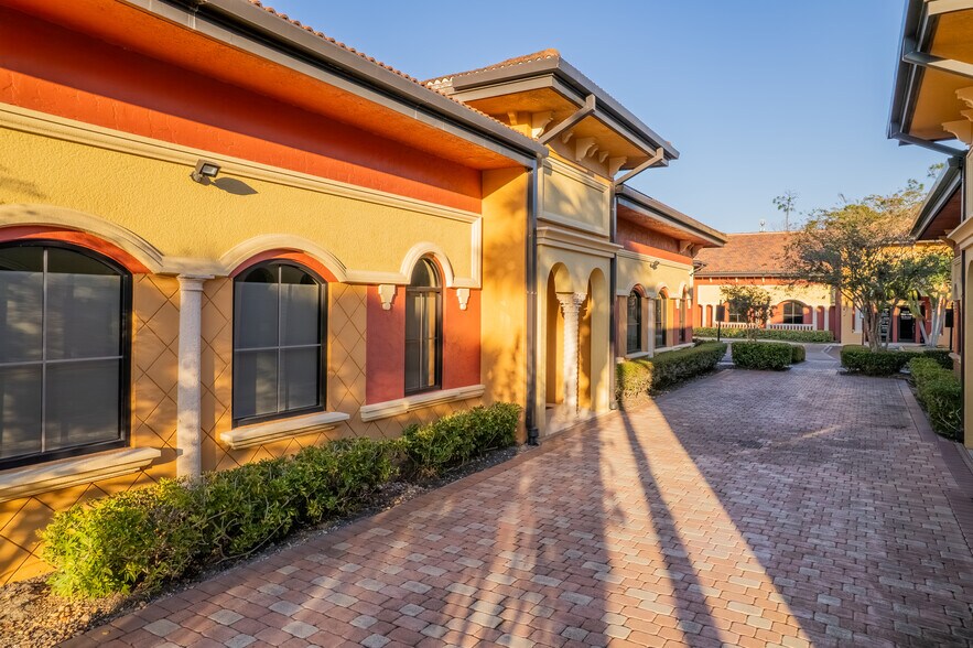 More Photos Of 13421 Parker Commons Blvd, Fort Myers Medical For Sale