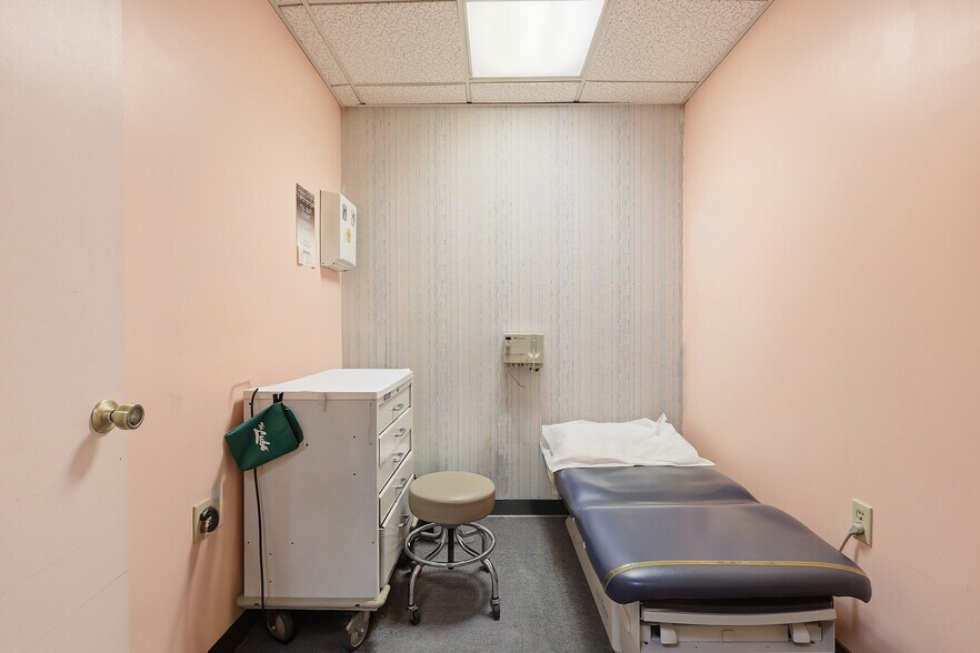 More Photos Of 381 N 9th Ave, Scranton Medical For Sale