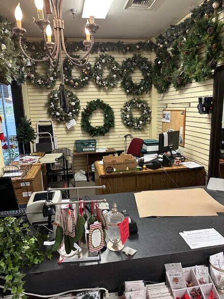 More Photos Of 77 Duesenberg Dr, Thousand Oaks Warehouse For Lease