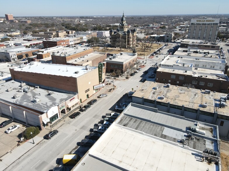 More Photos Of 221 W Hickory St, Denton Storefront For Lease