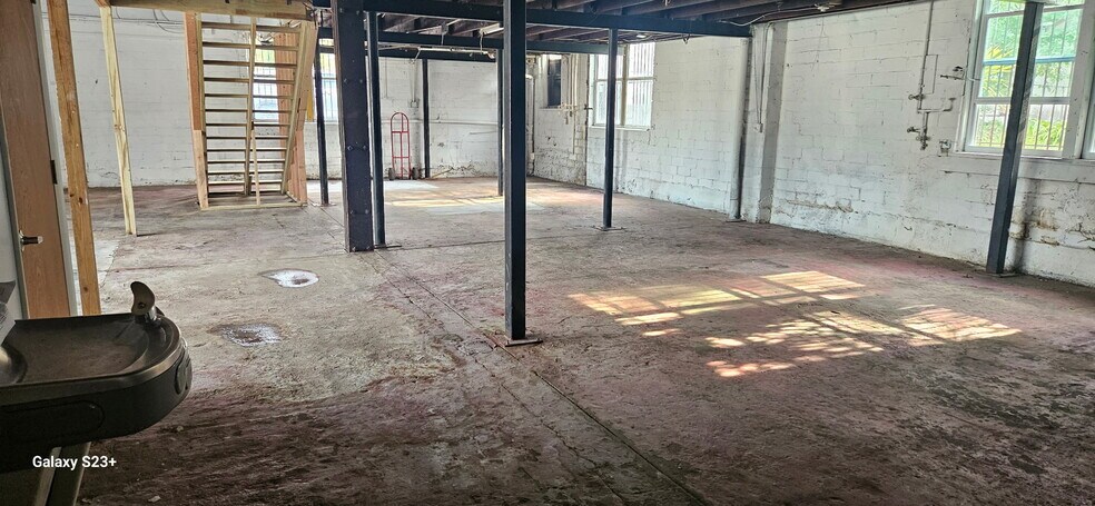 More Photos Of 1502 Columbus Dr, Tampa Auto Repair For Sale