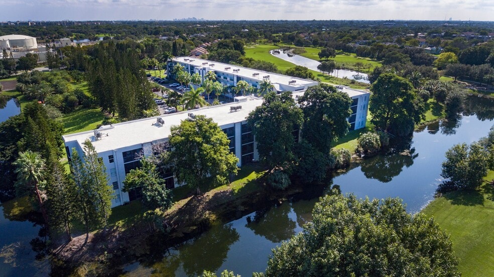 More Photos Of 8445 Springtree Dr, Sunrise Apartments For Sale