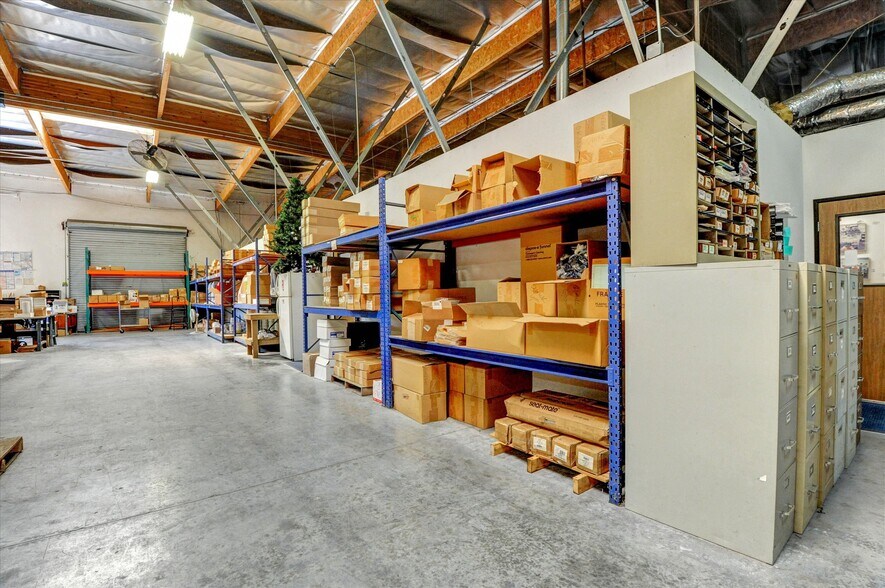More Photos Of 920 W 10th St, Azusa Warehouse For Sale