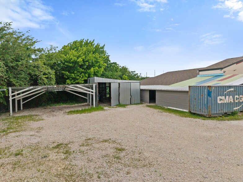 More Photos Of 310 Gautney St, Garland Light Manufacturing For Sale