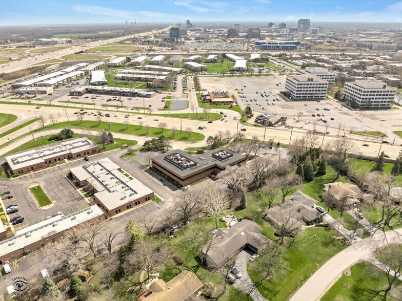 More Photos Of 1990 E Algonquin Rd, Schaumburg Medical For Lease