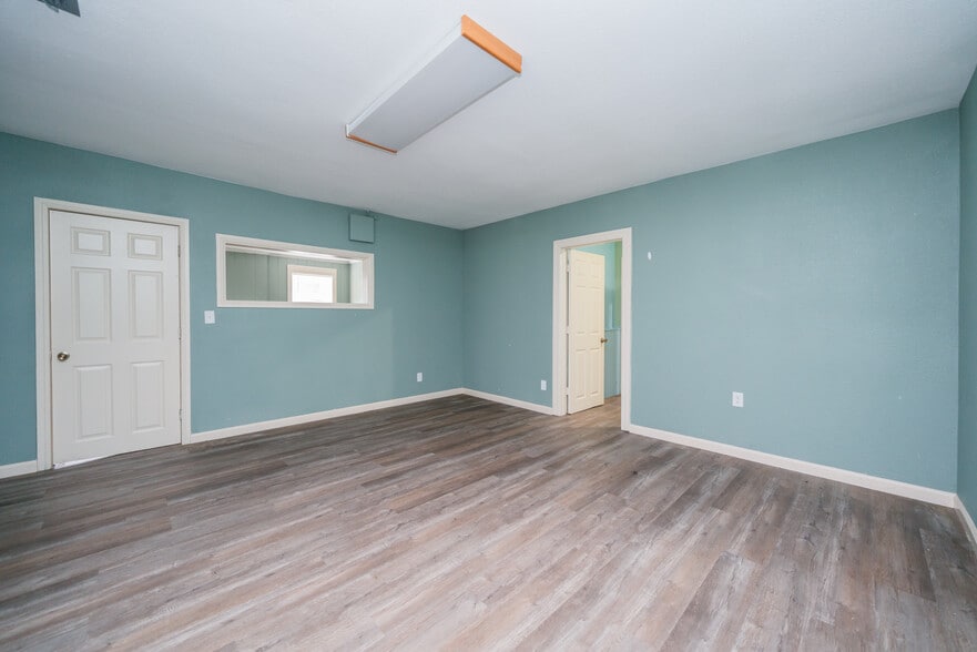 More Photos Of 1505 E Marshall Ave, Longview Medical For Sale