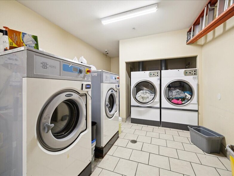 More Photos Of 15830 E Freeway Service Rd, Channelview Hotel For Sale