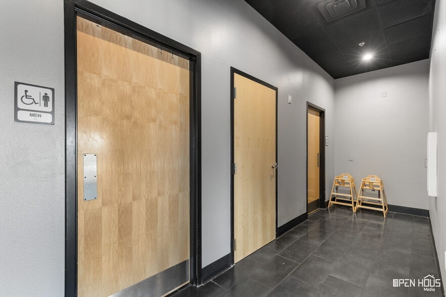 More Photos Of 3001-3007 Garnett Ave, Wichita Falls General Retail For Lease