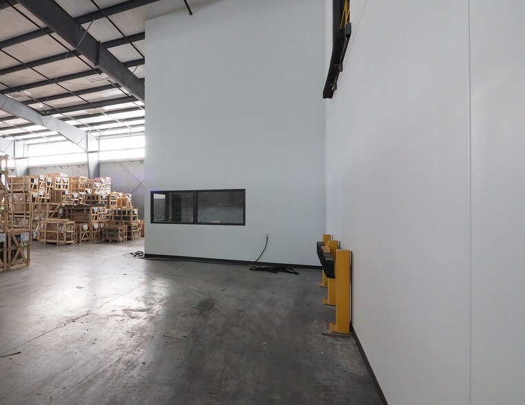 More Photos Of 21110 N Summitry Cir, Katy Warehouse For Lease