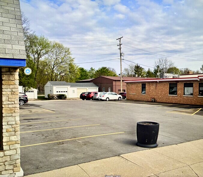 More Photos Of 5545 N 2nd St, Loves Park Freestanding For Lease