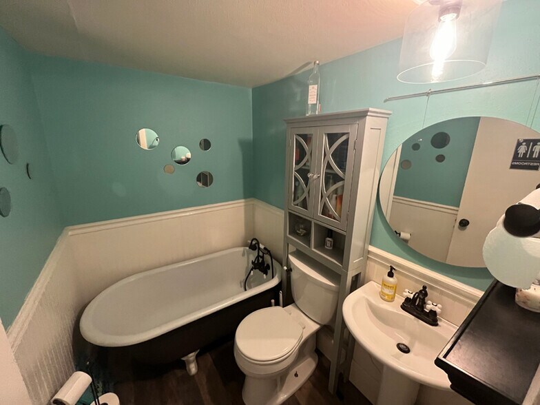 More Photos Of 3538 S Pennsylvania St, Englewood Office For Sale