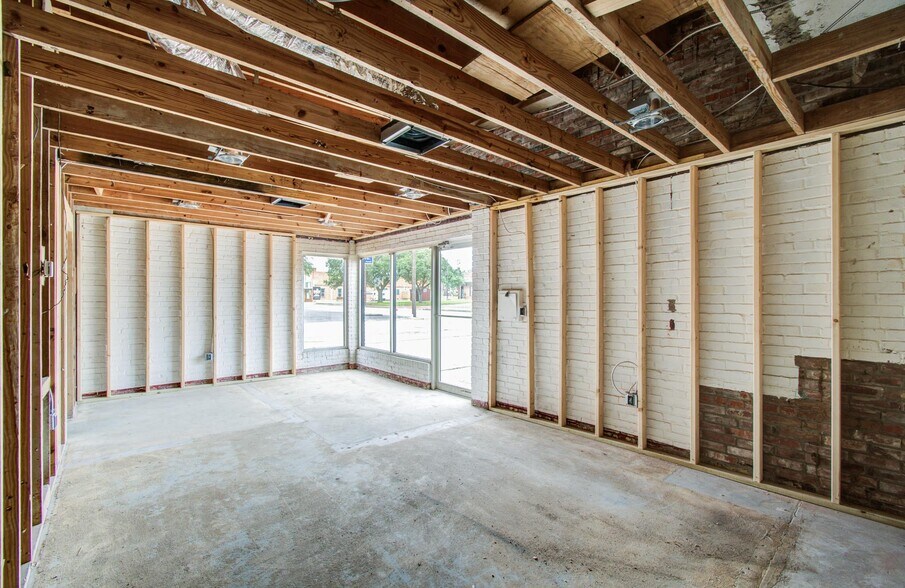 More Photos Of 401 E Main St, Eagle Lake Restaurant For Sale