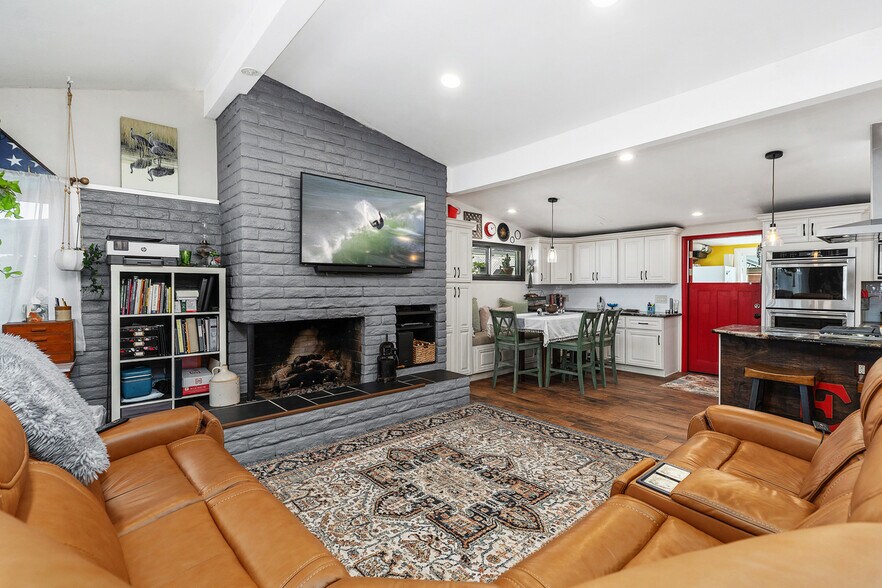 More Photos Of 20292 Riverside Dr, Newport Beach Specialty For Sale