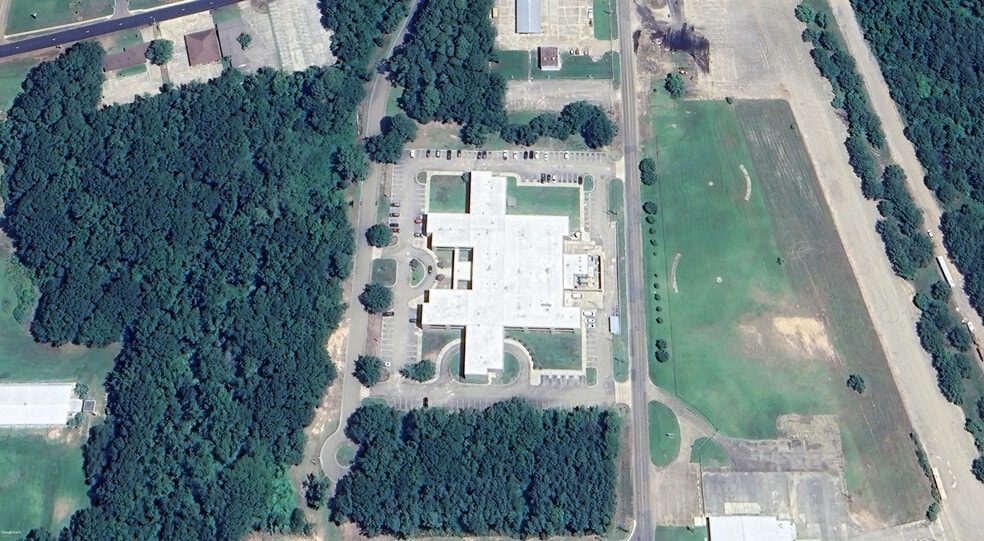 Primary Photo Of 1401 Ezell St, Ruston Hospital For Sale