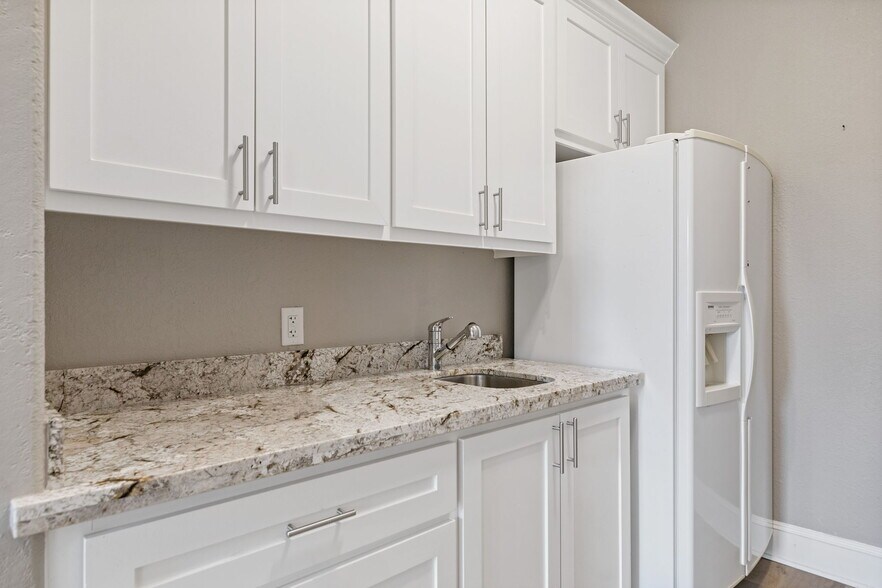 More Photos Of 11607 Spring Cypress Rd, Tomball Office For Sale