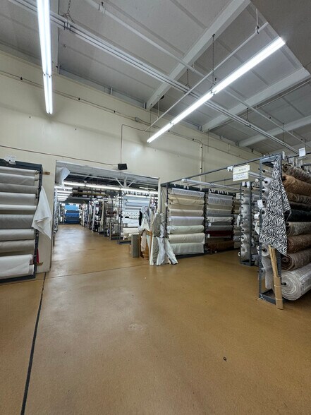 More Photos Of 219 S Service Rd, Plainview Warehouse For Lease