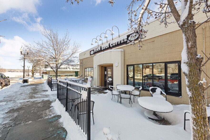 More Photos Of 11 Water St, Excelsior Freestanding For Lease