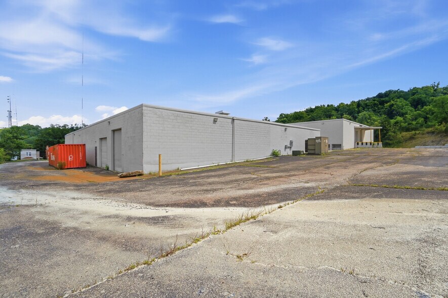 More Photos Of 2181 Grand Ave, Cincinnati Manufacturing For Sale
