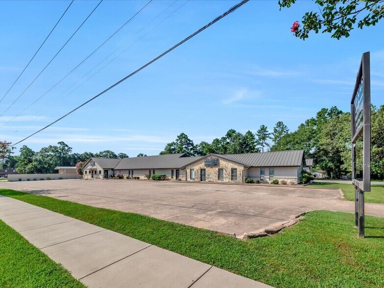 More Photos Of 1702 E Denman Ave, Lufkin Medical For Lease