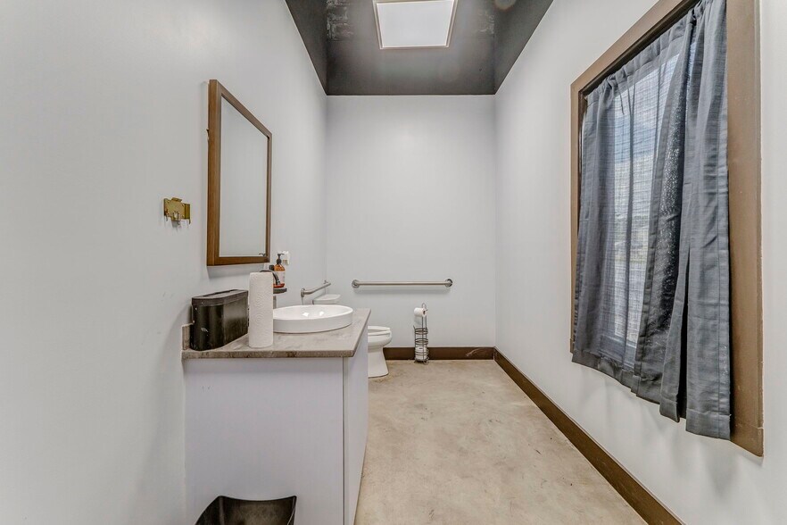 More Photos Of 3239 S Dixie Hwy, Dalton Industrial For Sale