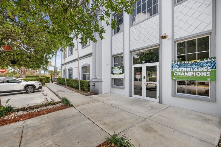 More Photos Of 713 W Palm Dr, Florida City Schools For Sale