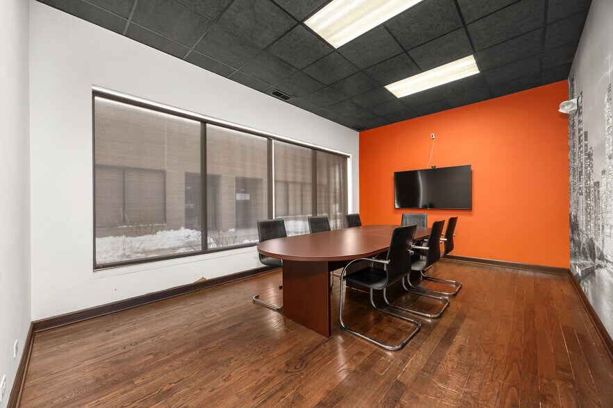 More Photos Of 304 Howard Ave, Des Plaines Light Distribution For Sale