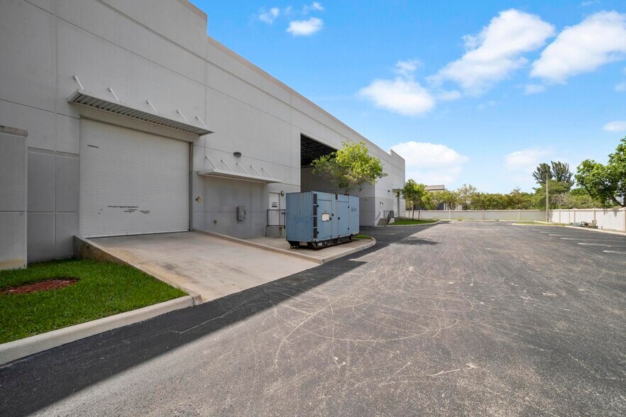 More Photos Of 4201 NW 124th Ave, Coral Springs Warehouse For Lease