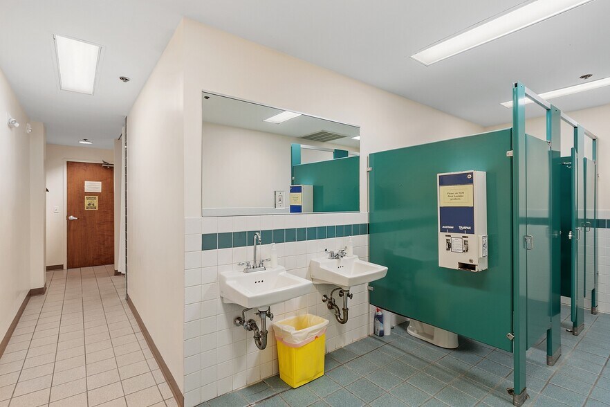 More Photos Of 333 Shrewsbury St, Worcester Warehouse For Lease