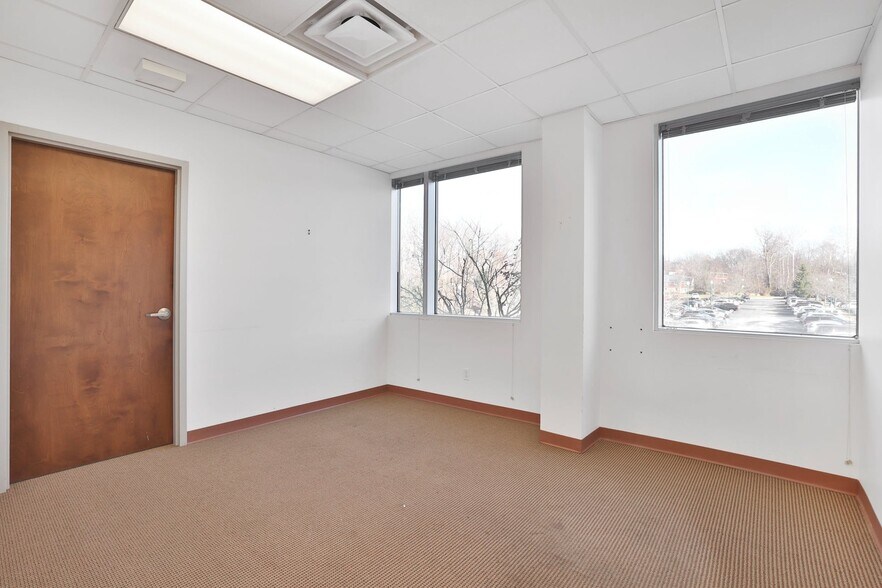 More Photos Of 249-285 Lafayette Ave, Suffern Hospital For Lease