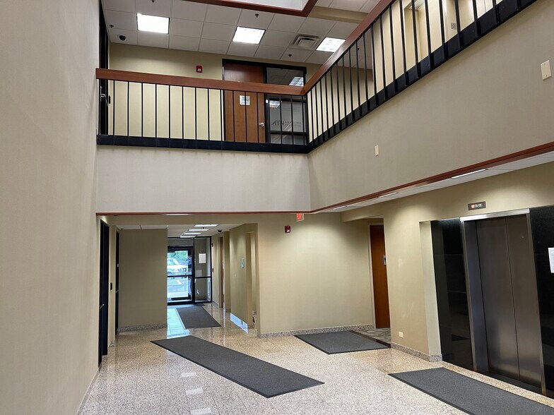 More Photos Of 10700 W Higgins Rd, Rosemont Office For Sale