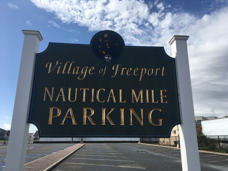 More Photos Of 405 Woodcleft Ave, Freeport Land For Sale