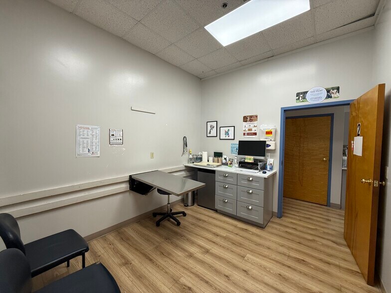 More Photos Of 907 Norwich New London Tpke, Uncasville Freestanding For Lease