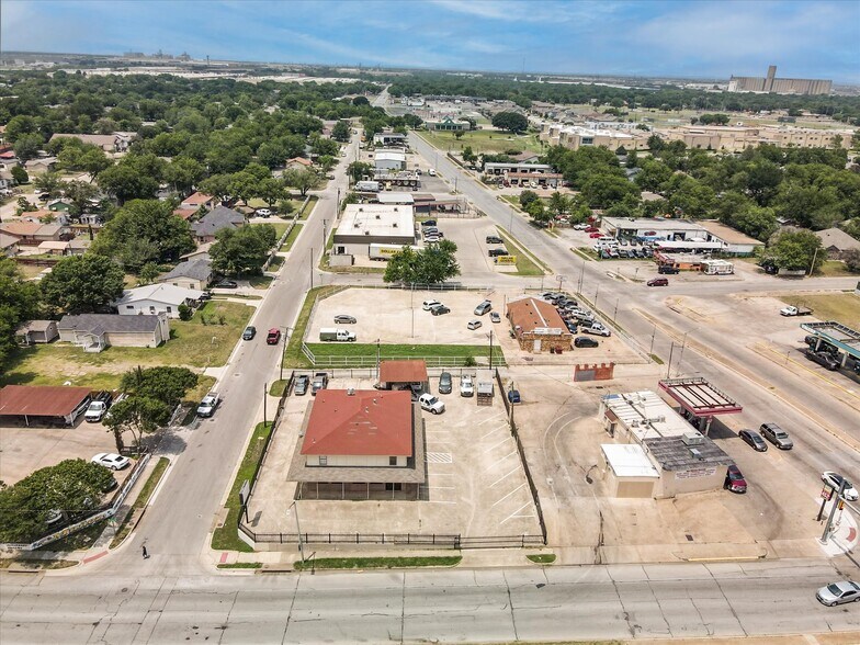 More Photos Of 1201 E Long Ave, Fort Worth General Retail For Sale