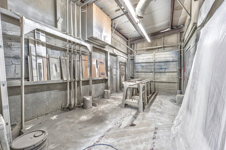 More Photos Of 921 N Lahoma Ave, Norman Light Manufacturing For Sale