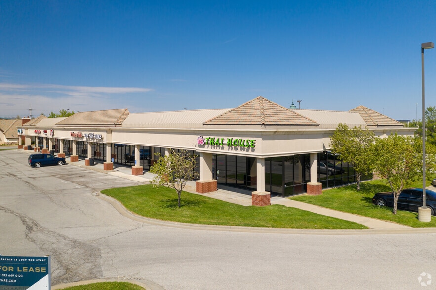 More Photos Of 8311-8351 W 135th St, Overland Park Storefront Retail Office For Lease