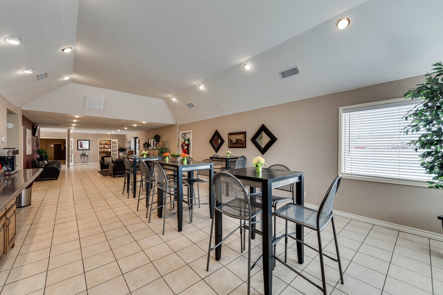 More Photos Of 1001 Austin St, Midland Religious Facility For Sale