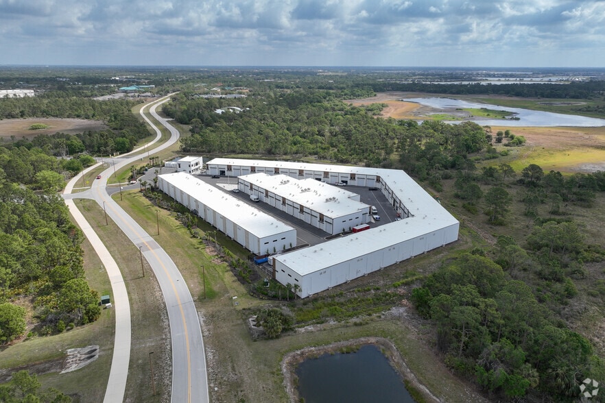 More Photos Of 5451 Communications Pky, Lakewood Ranch Showroom For Sale