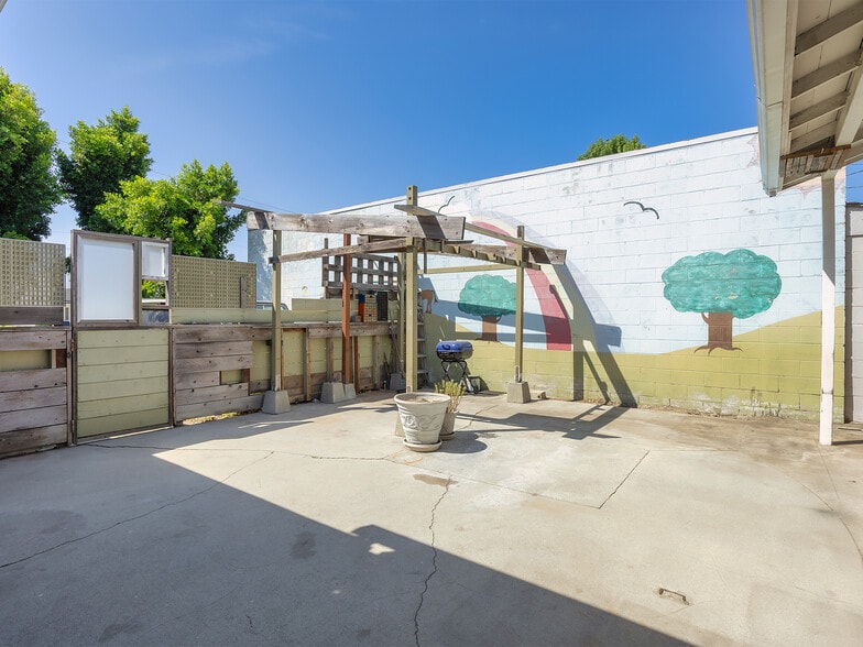 More Photos Of 1817 W Burbank Blvd, Burbank Daycare Center For Sale