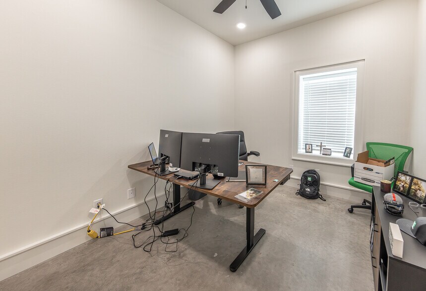 More Photos Of 9006 County Road 6820, Lubbock Warehouse For Lease