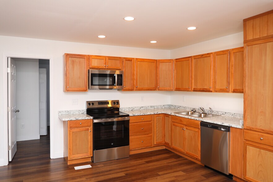 More Photos Of 643 Highway 9 S, Dawsonville Office Residential For Sale